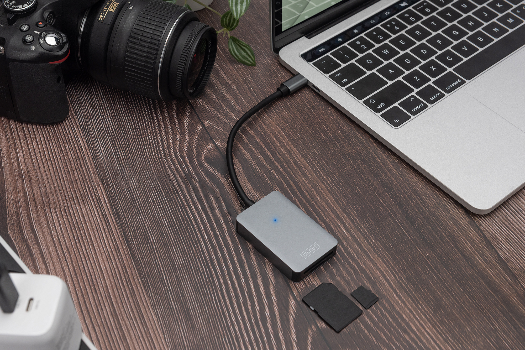 DIGITUS USB-C Hub & Card Reader